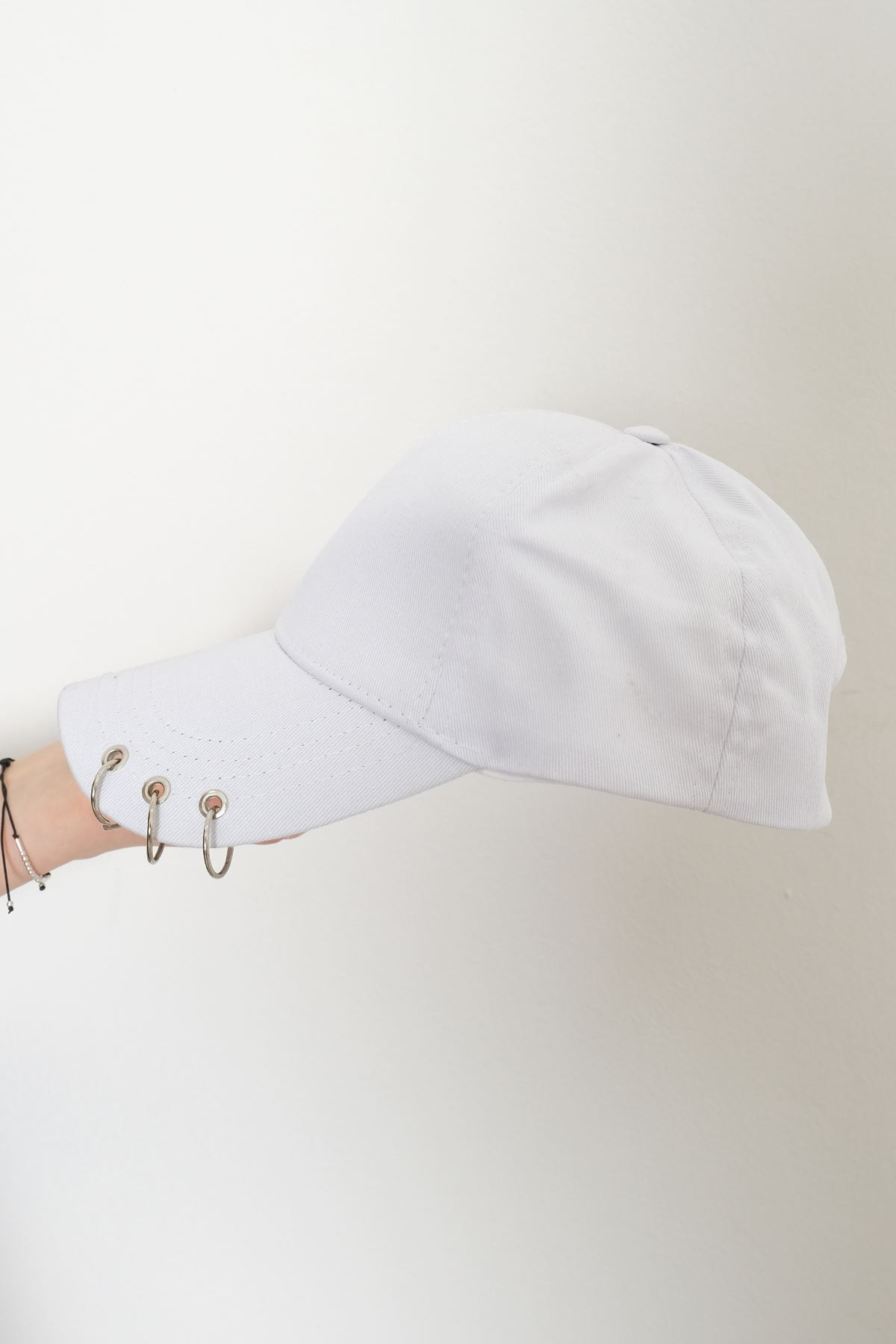 Piercingli Şapka Beyaz - 8901.571.